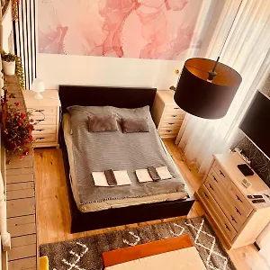 Kalvaria With Balcony, Free Parking And Ac Apartament Budapeszt
